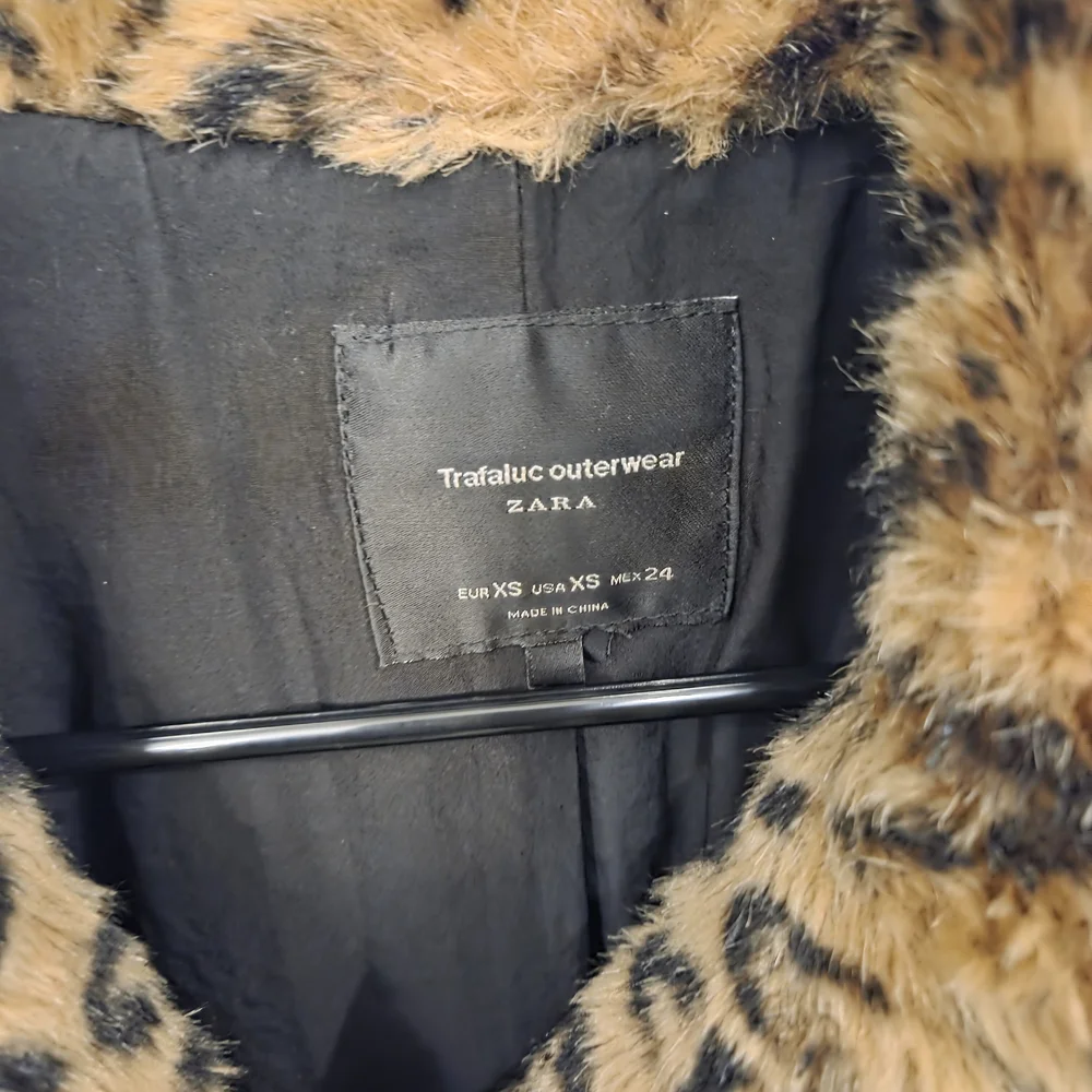 ZARA Leopard Print Faux Fur Coat Women's - Picture 2 of 5